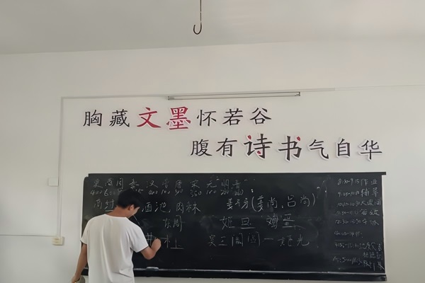 (sh)`W(xu)Ժഺͨ־Ը(w)(du)ȫ_չɫȤζvʷn